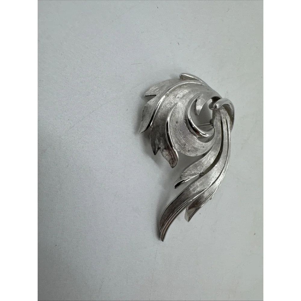 Vintage  Crown Trifari Silver Tone Large Brooch Pin 2